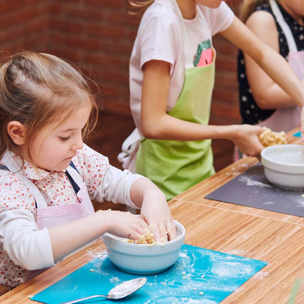 A Guide to Holiday Cooking with Children With ASD