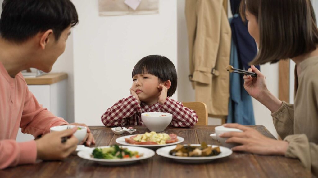 Picky Eaters with Autism: 5 Strategies to Improve Mealtime Child refusing to eat